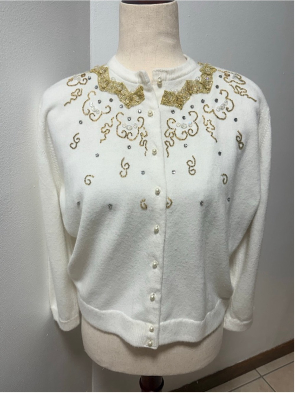 Vintage 1950s–1960s beaded cardigan sweater. classic crew-neck button-down frocr